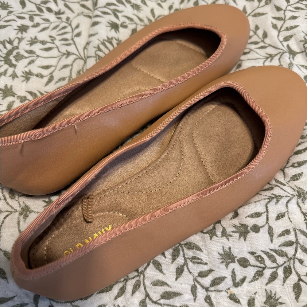 Old Navy Women's Nude Flats